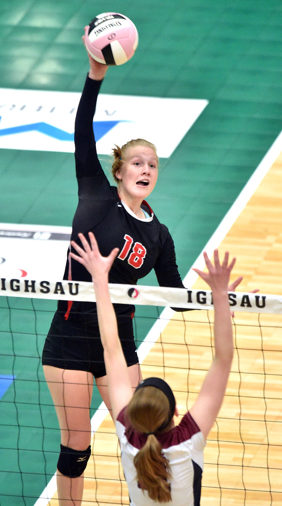 Cedar Falls vs Dowling state volleyball